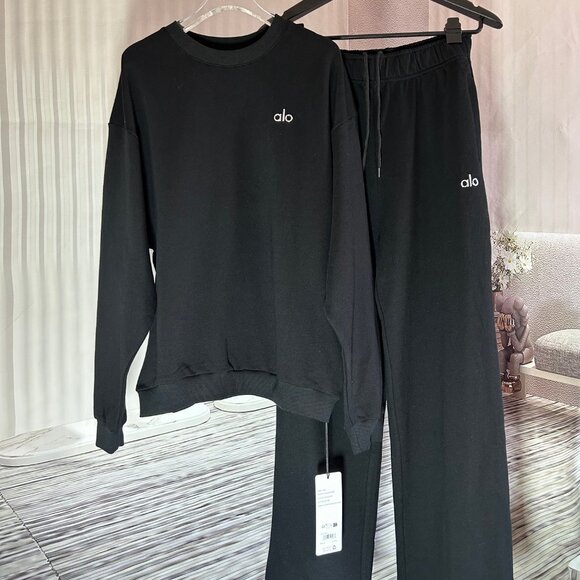 ALO Yoga Black Sweatshirt and Joggers Set - Picture 4 of 6